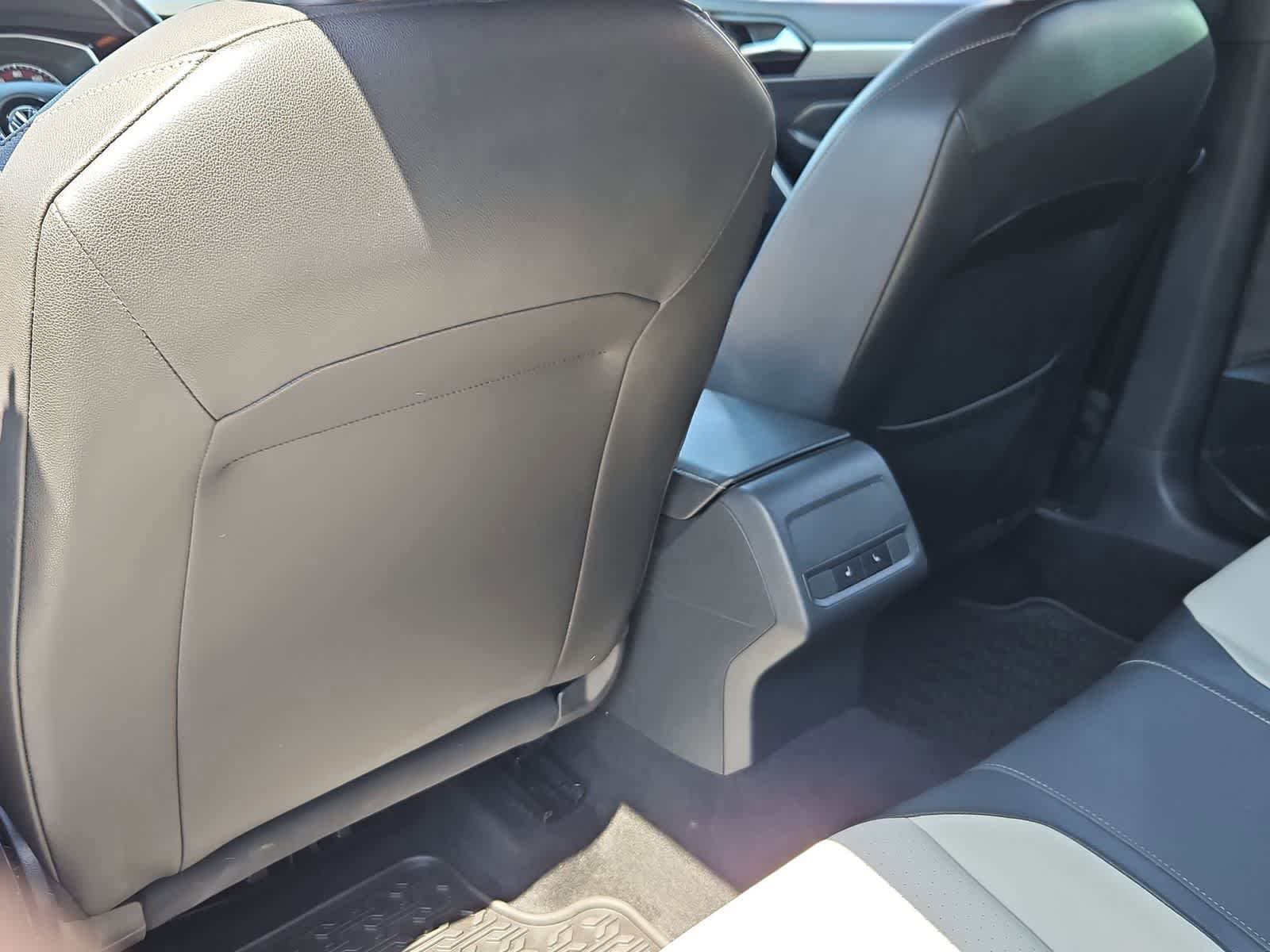 Certified 2020 Volkswagen Jetta R-Line w/ R-Line Cold Weather Package FWD image 18