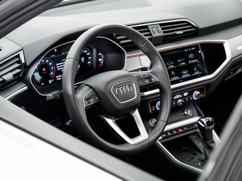 Certified 2025 Audi Q3 2.0T Premium w/ Convenience Package image 9
