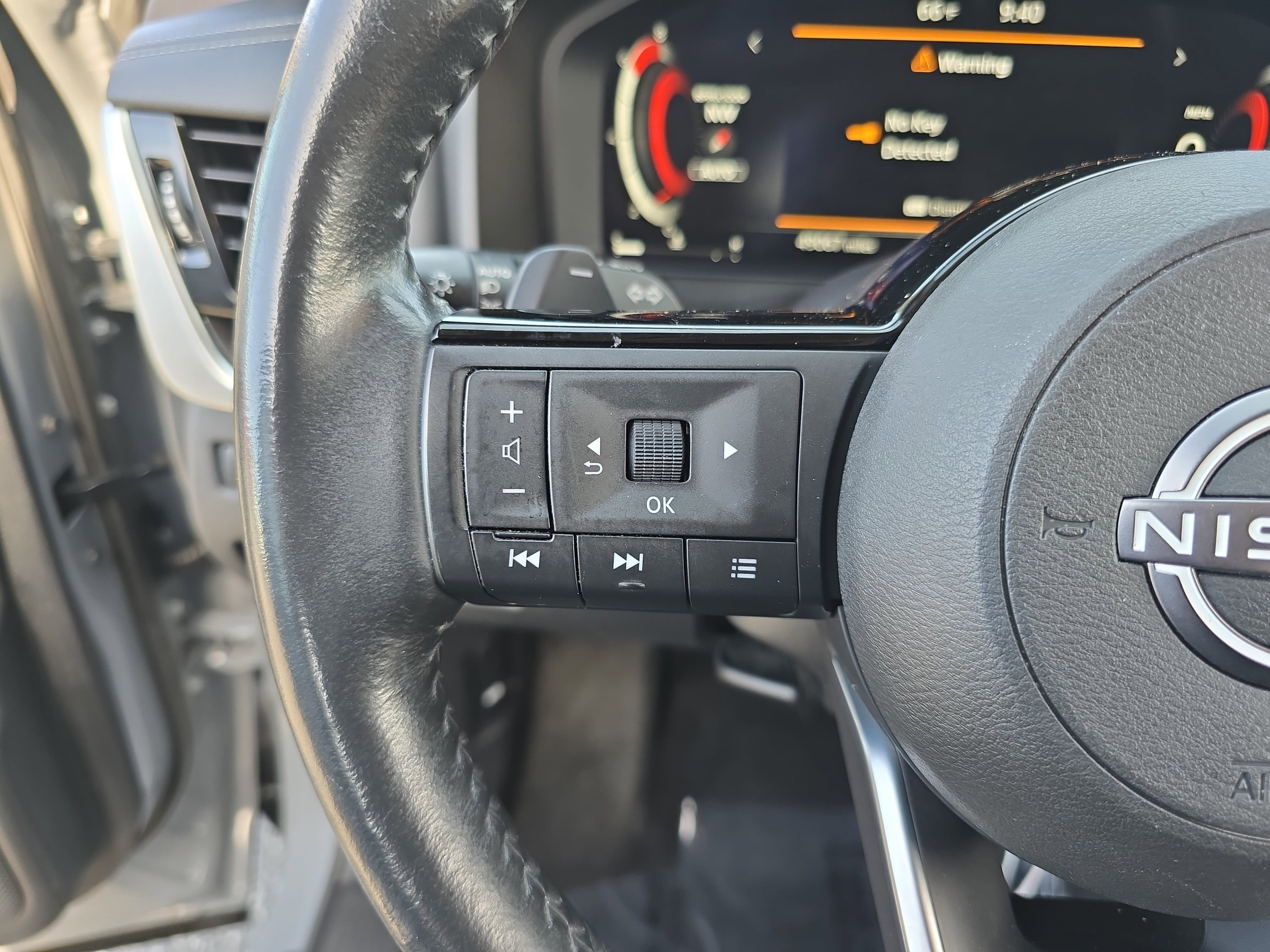 Used 2022 Nissan Rogue Platinum w/ Head-Up Display Package AWD/4WD image 18