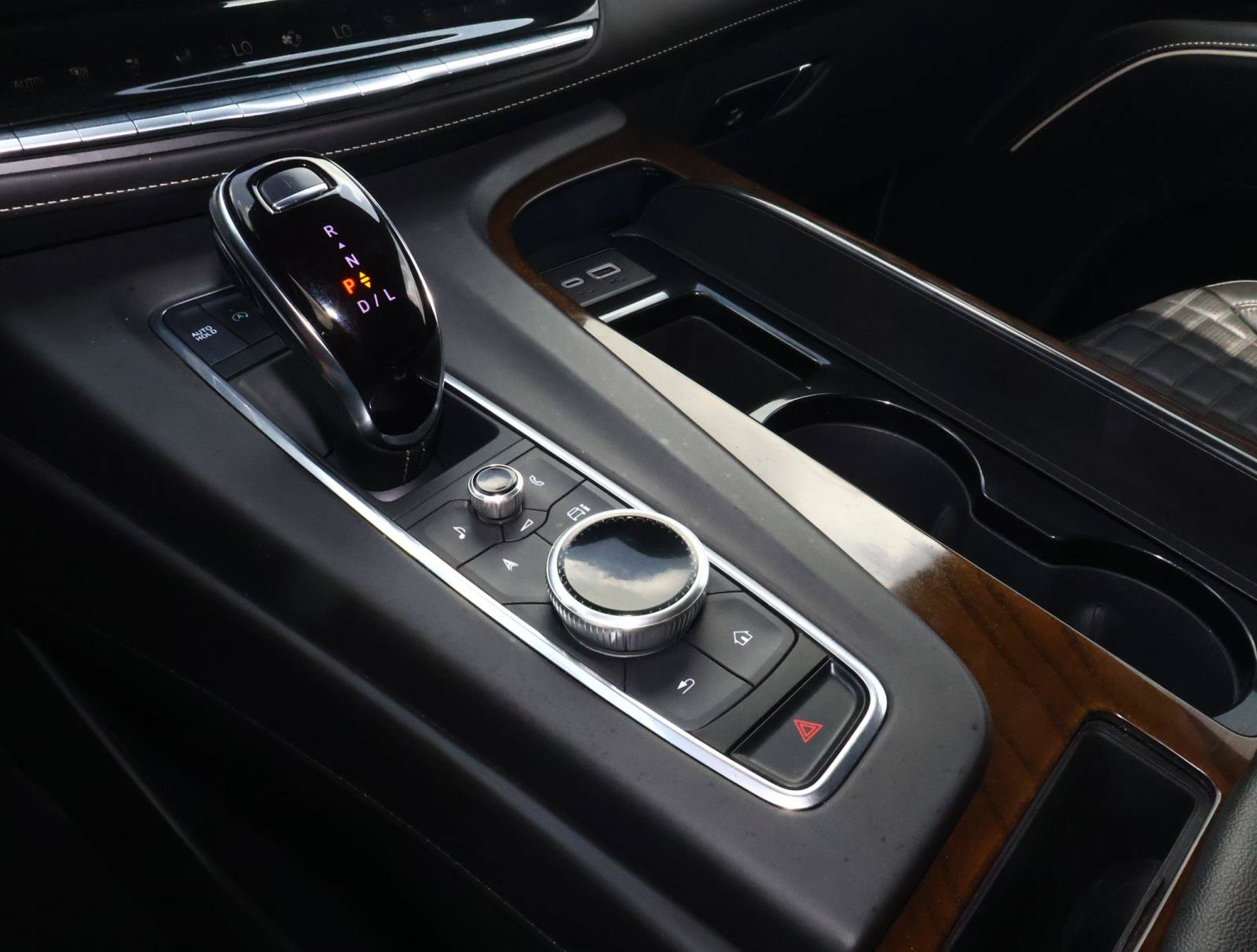 Used 2024 Cadillac Escalade ESV Sport Platinum w/ LPO, ONYX Package AWD/4WD image 34