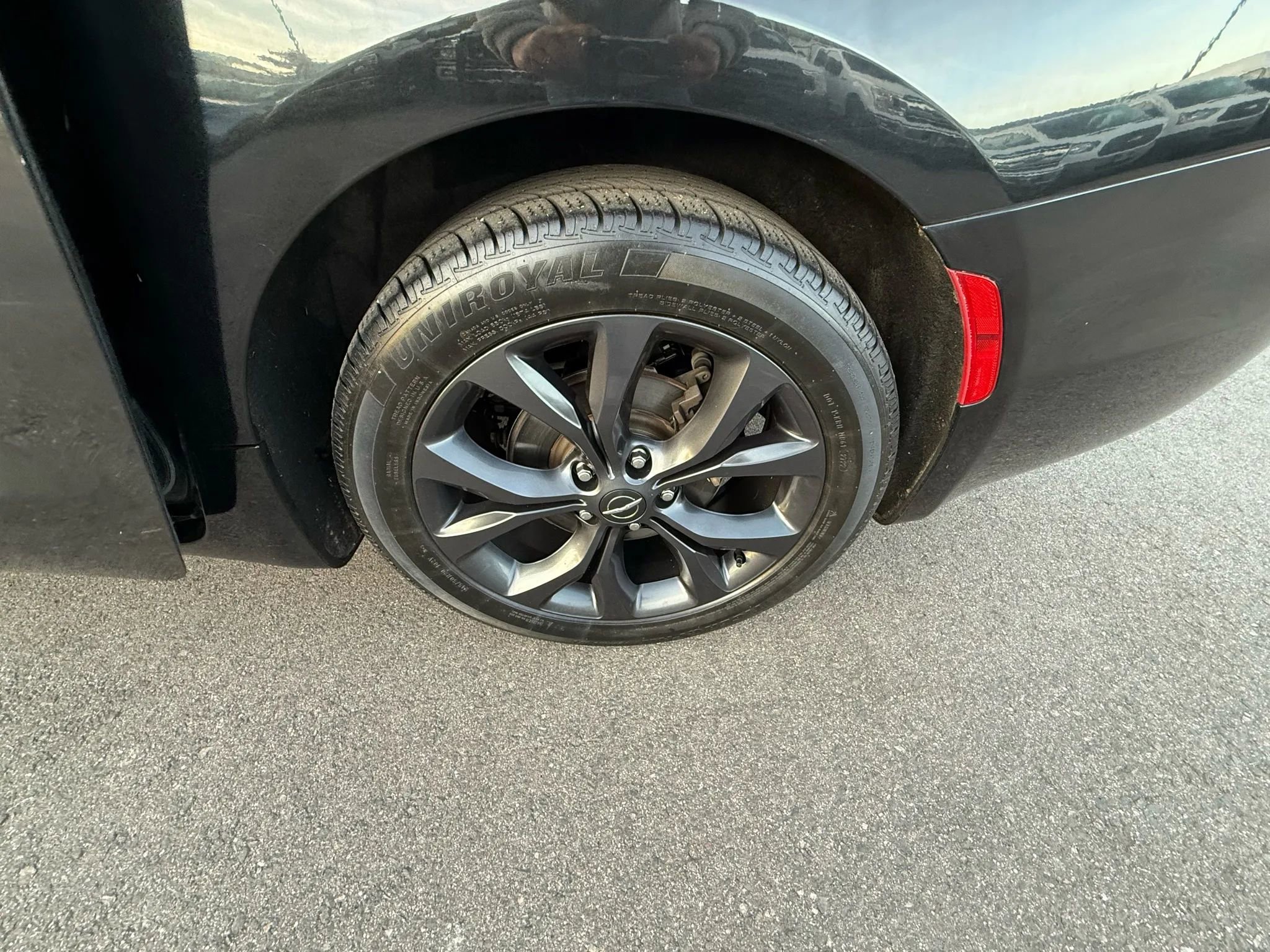 Used 2018 Chrysler Pacifica Touring Plus w/ S Appearance Package image 33