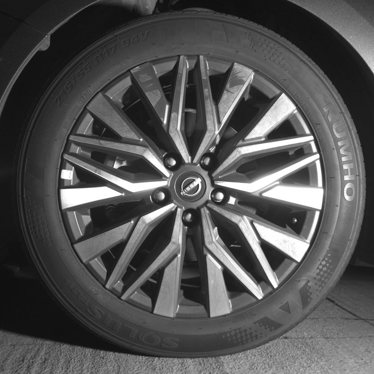 Used 2025 Nissan Altima 2.5 SV FWD image 12