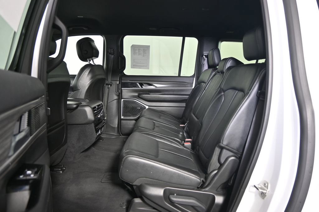 Used 2023 Jeep Wagoneer L Series II image 18