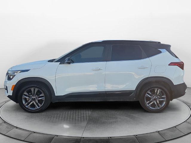 Used 2023 Kia Seltos S w/ Navigation Package FWD image 2