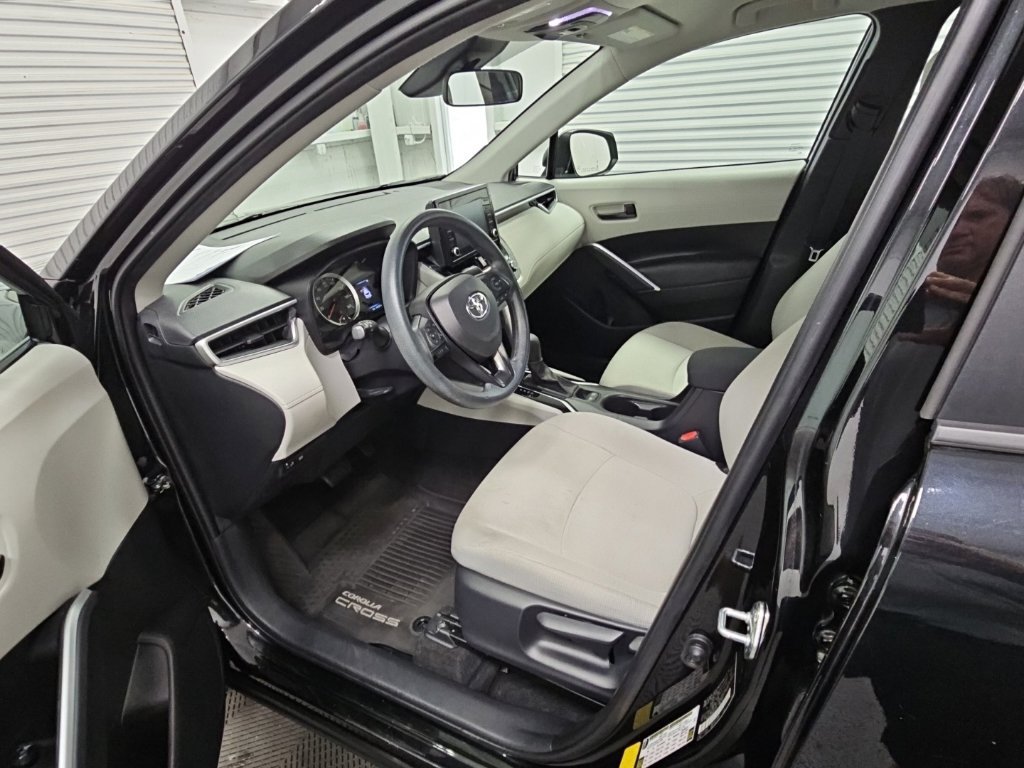 Used 2022 Toyota Corolla Cross L FWD image 11