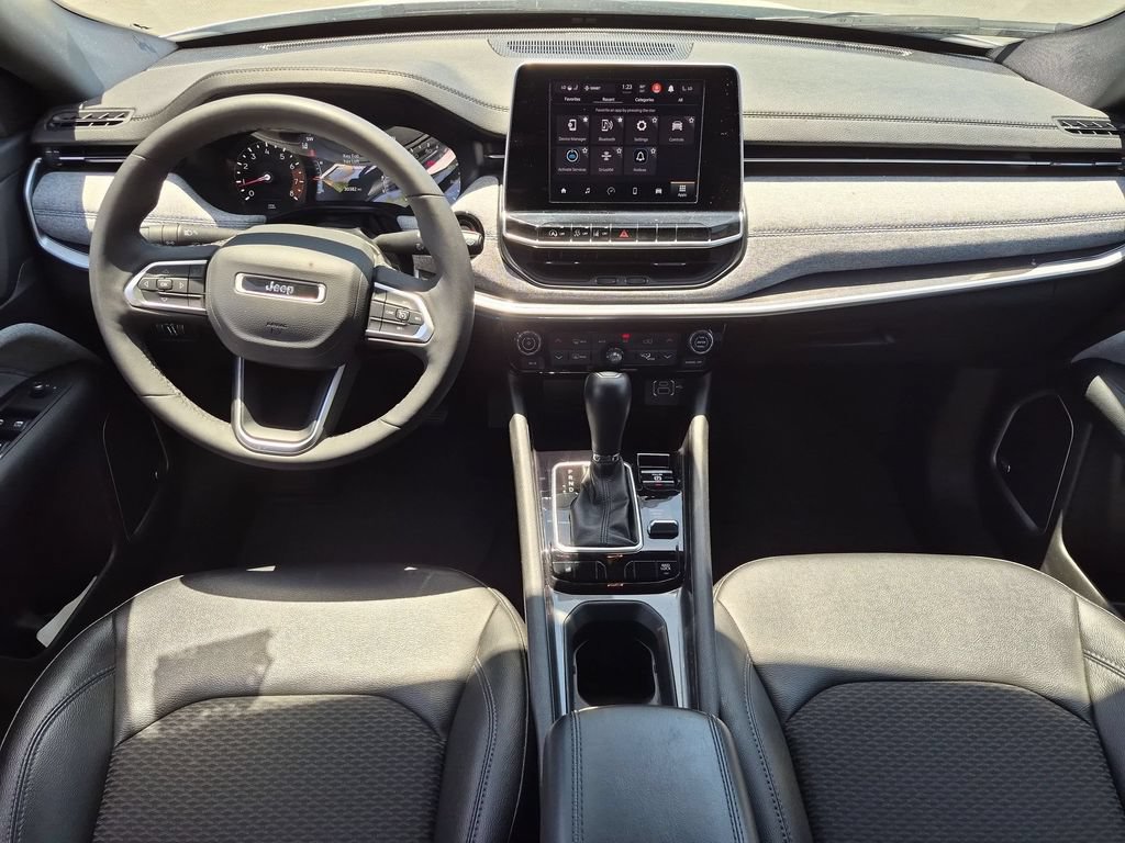 Used 2025 Jeep Compass Latitude w/ Sun & Sound Group AWD/4WD image 26