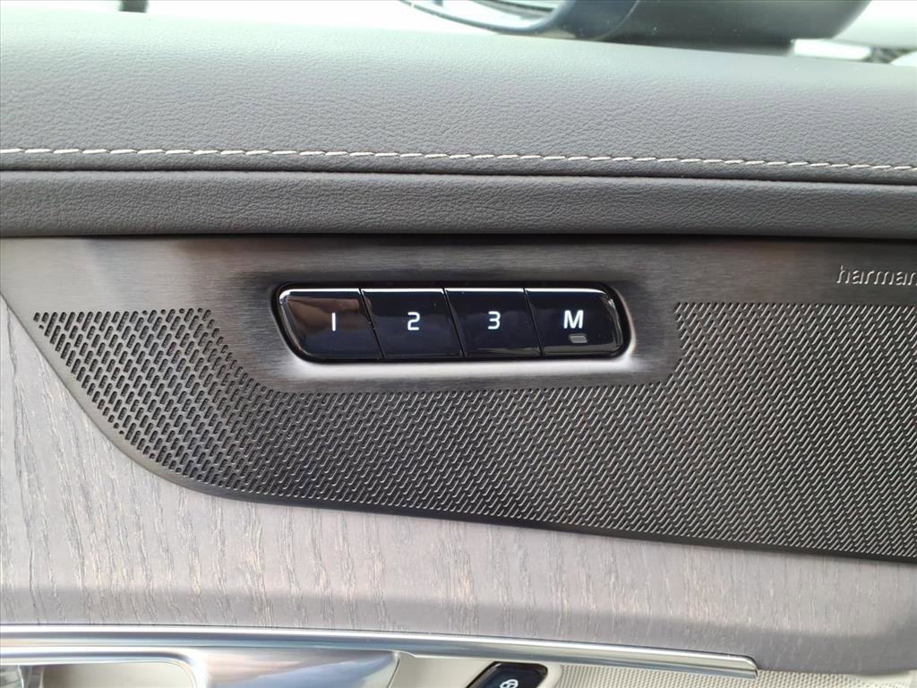 New 2026 Volvo XC90 B6 Ultra w/ Protection Package Premier image 16