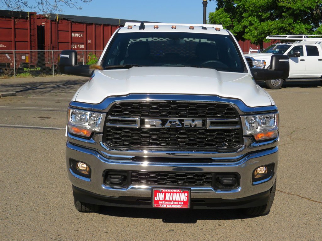 New 2024 RAM 3500 Tradesman w/ Chrome Appearance Group AWD/4WD image 7