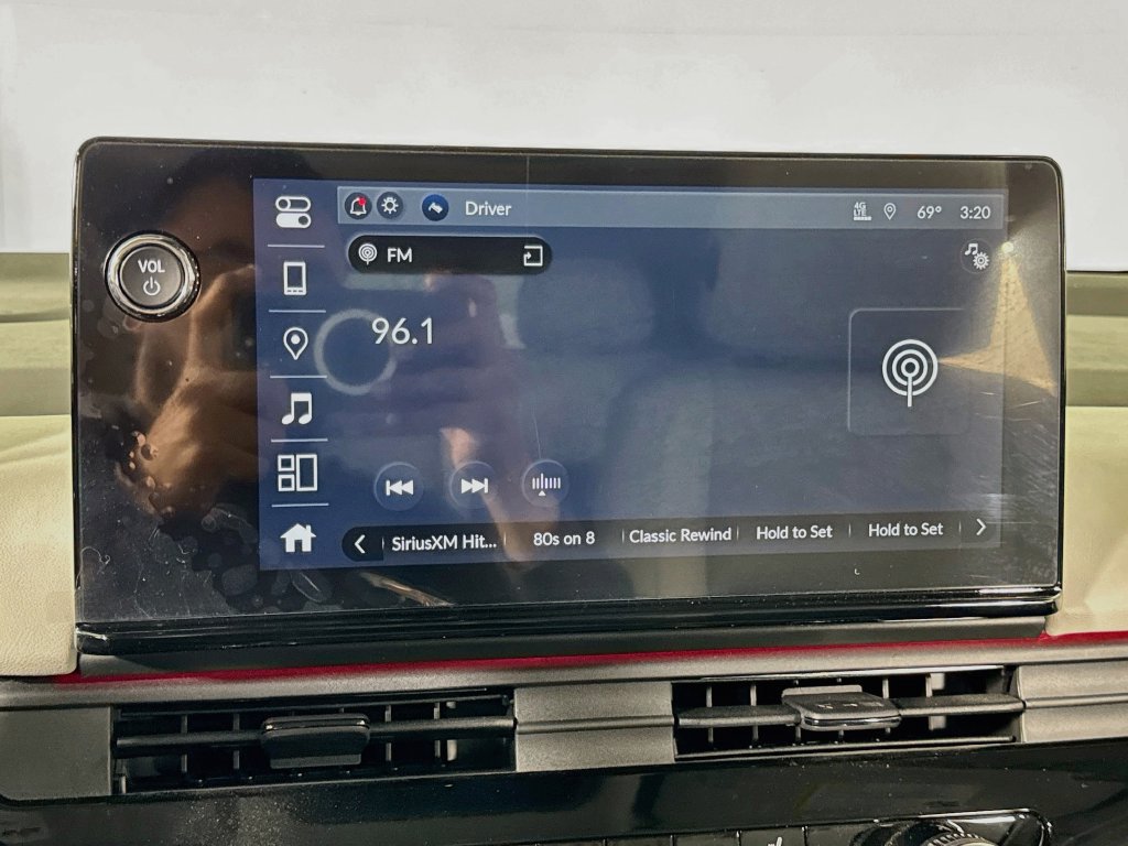 Used 2025 Honda Prologue Touring image 37