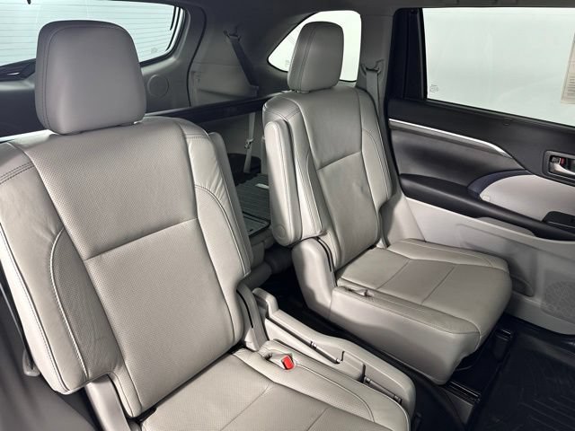 Used 2019 Toyota Highlander Limited Platinum AWD/4WD image 29