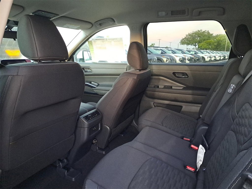 New 2025 Nissan Pathfinder SV w/ Cargo Package image 5