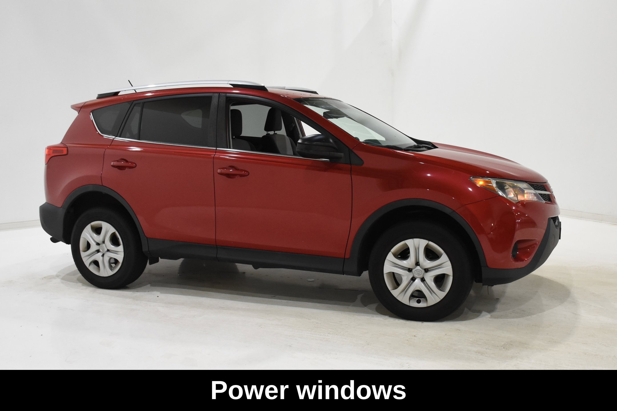 Used 2014 Toyota RAV4 LE AWD/4WD image 3