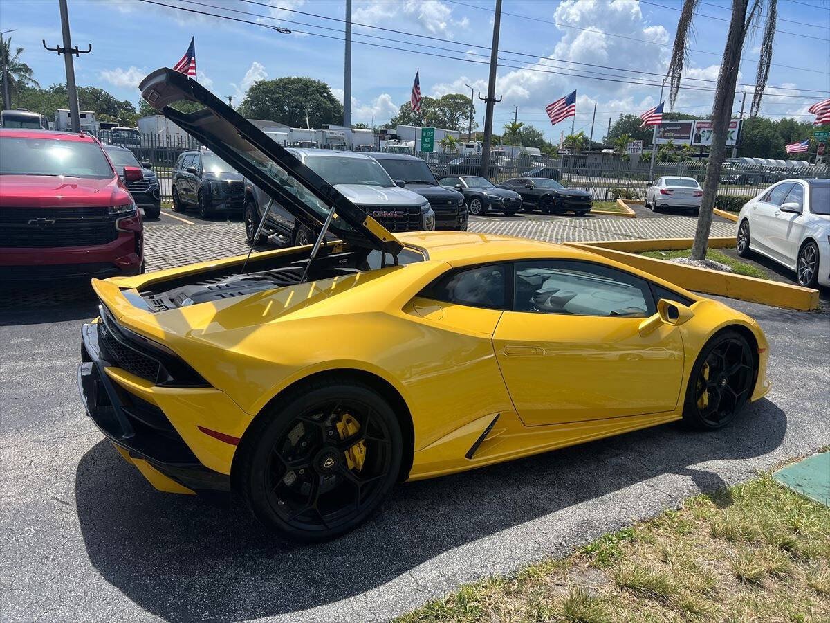 Used 2020 Lamborghini Huracan EVO AWD/4WD image 8