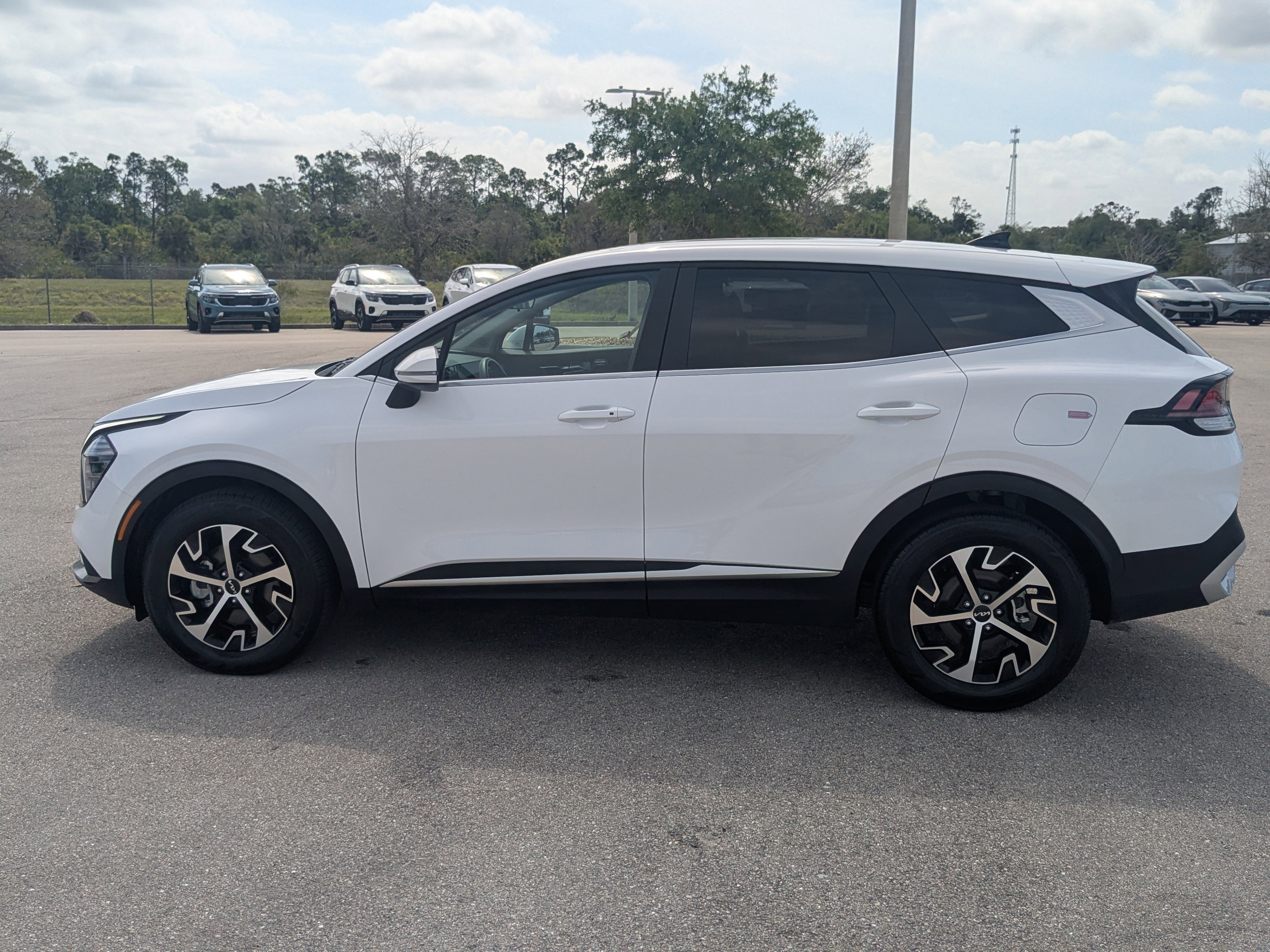 Certified 2025 Kia Sportage EX image 8