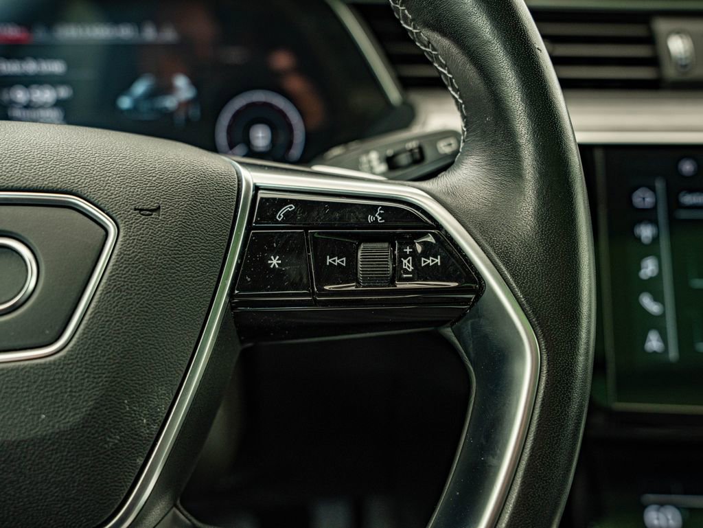 Used 2022 Audi e-tron Premium w/ Convenience Plus Package image 20
