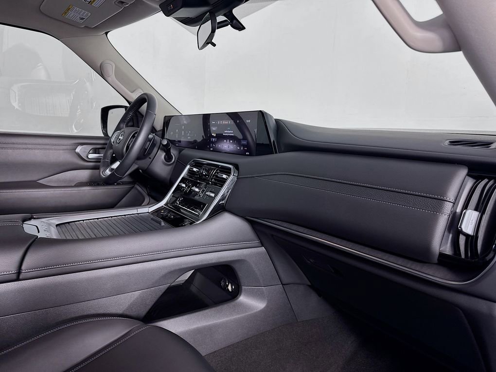 Used 2025 Nissan Armada SV image 32