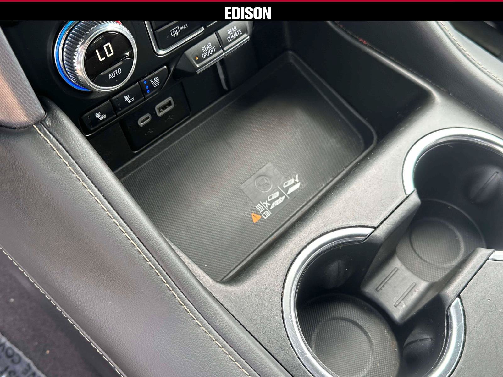 Used 2024 GMC Yukon SLT AWD/4WD image 30