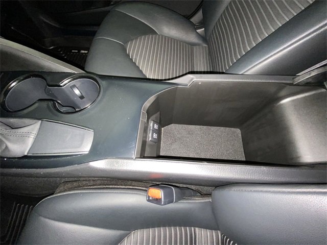 Used 2020 Toyota Camry SE image 21