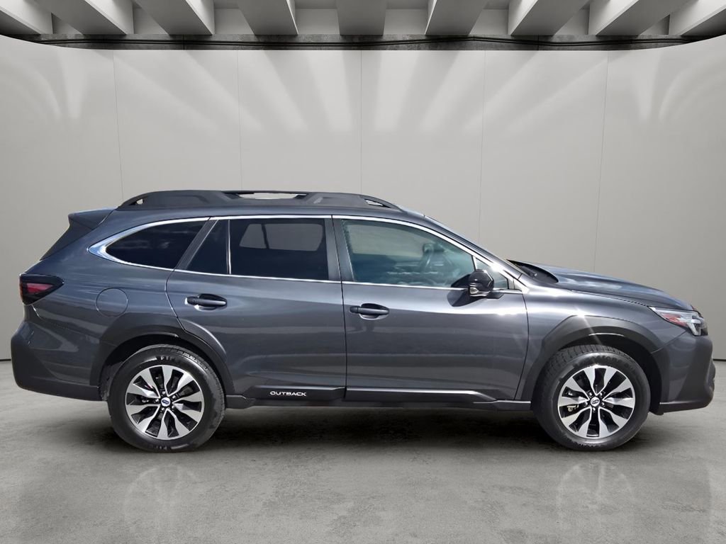 Used 2023 Subaru Outback Limited image 6