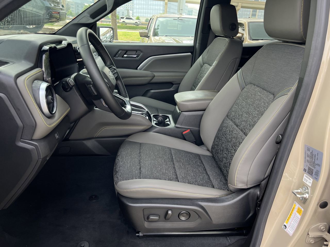 Used 2024 Chevrolet Colorado ZR2 w/ Technology Package AWD/4WD image 25