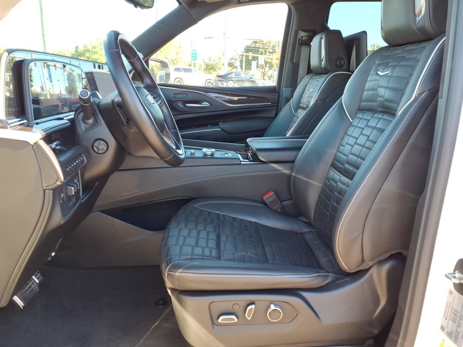 Used 2024 Cadillac Escalade Sport Platinum w/ LPO, ONYX Package AWD/4WD image 22