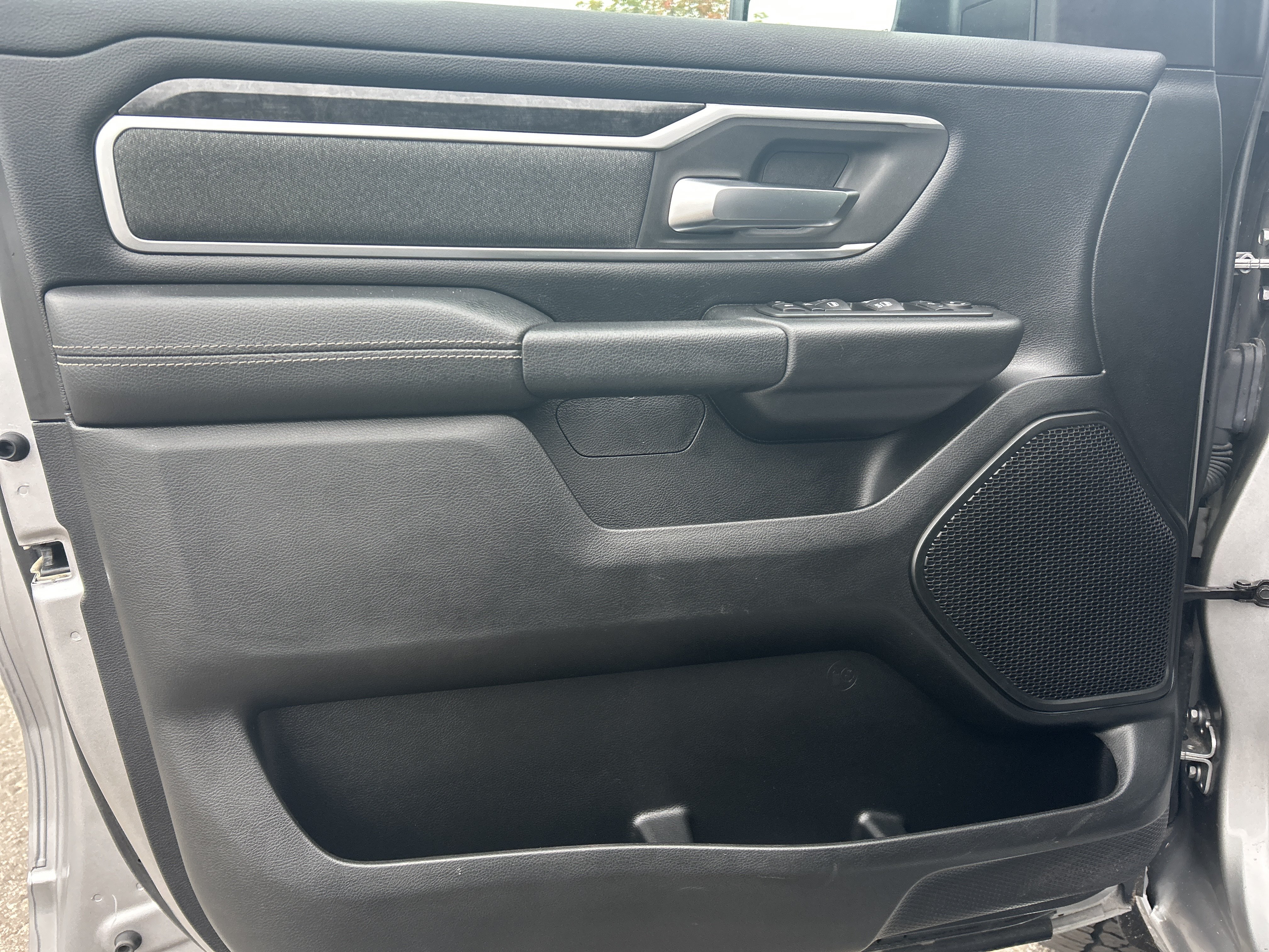 Used 2020 RAM 1500 Big Horn AWD/4WD image 9