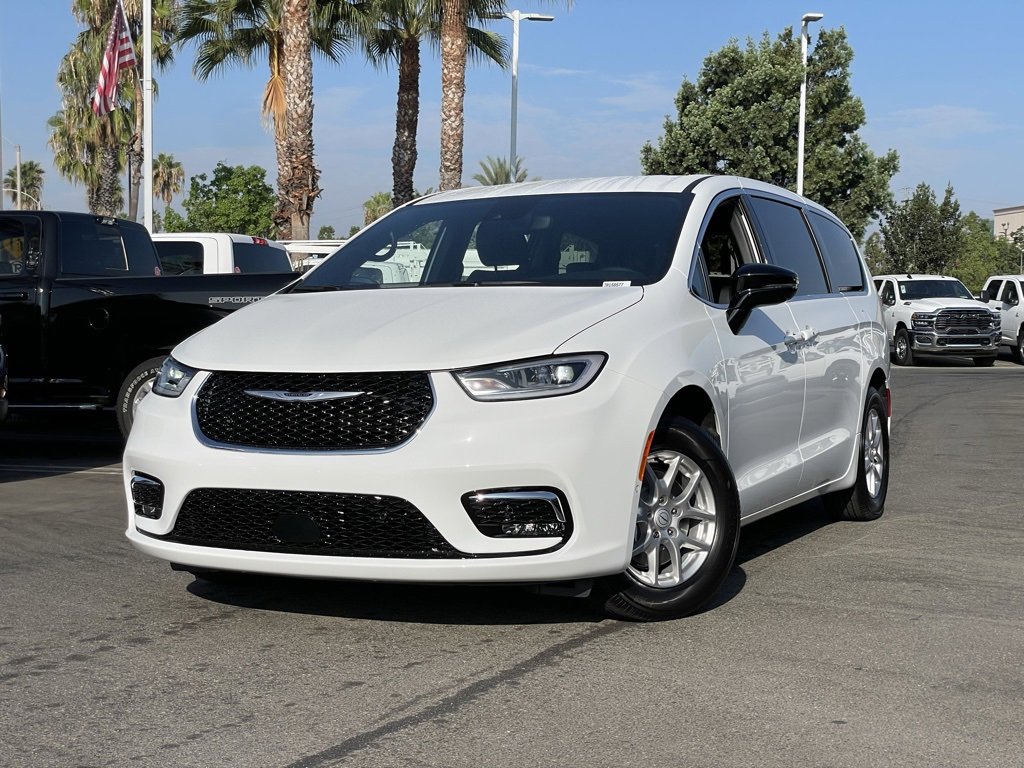 New 2026 Chrysler Pacifica Select