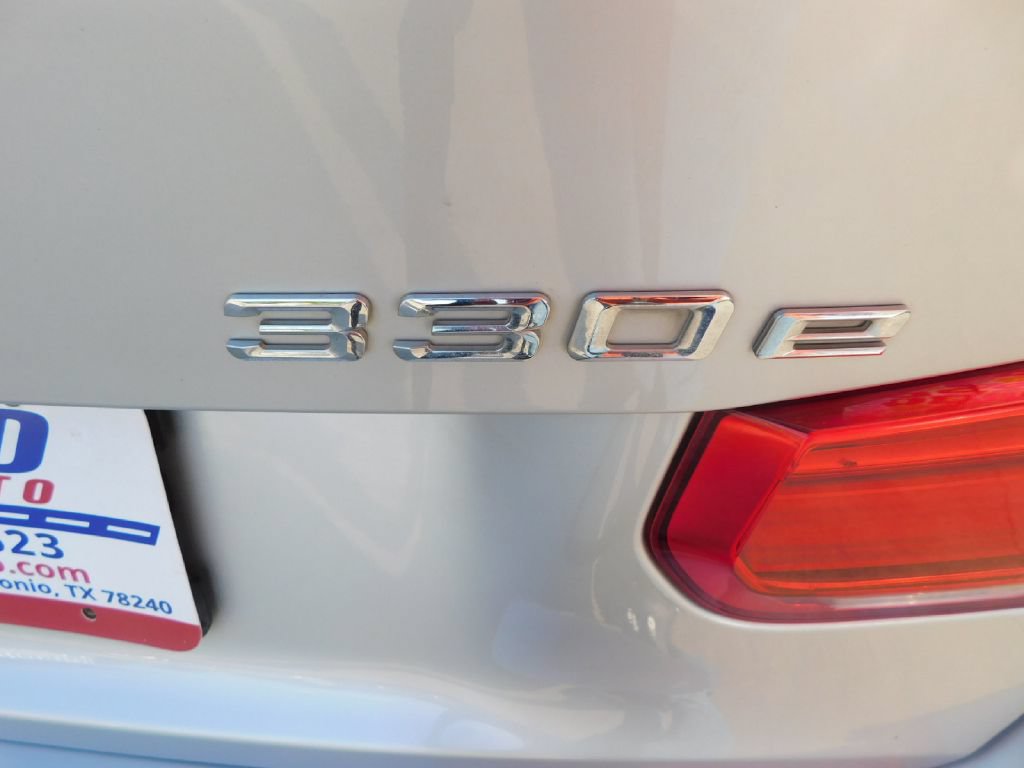 Used 2017 BMW 330e RWD image 13
