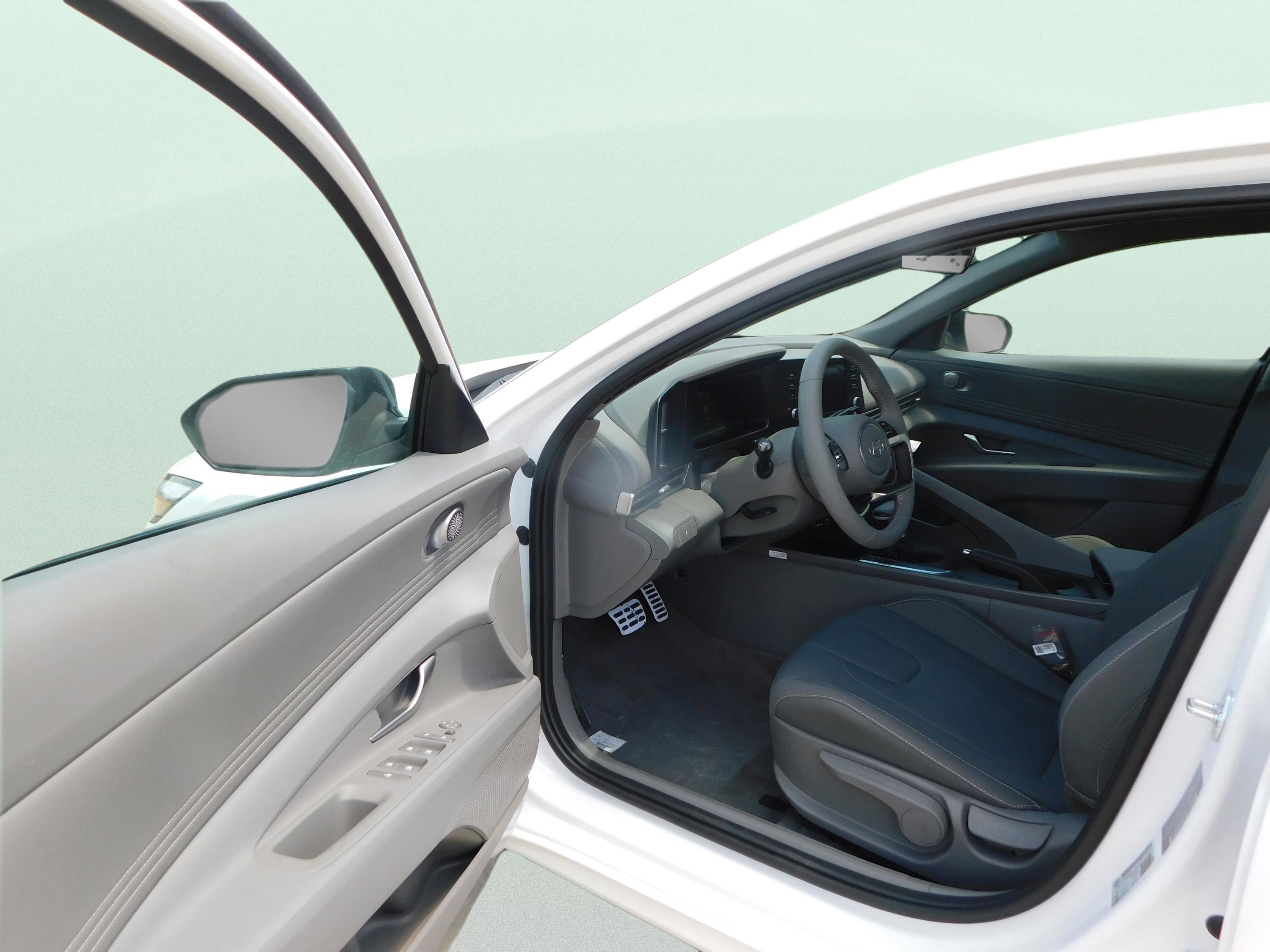 Certified 2025 Hyundai Elantra Sport image 9