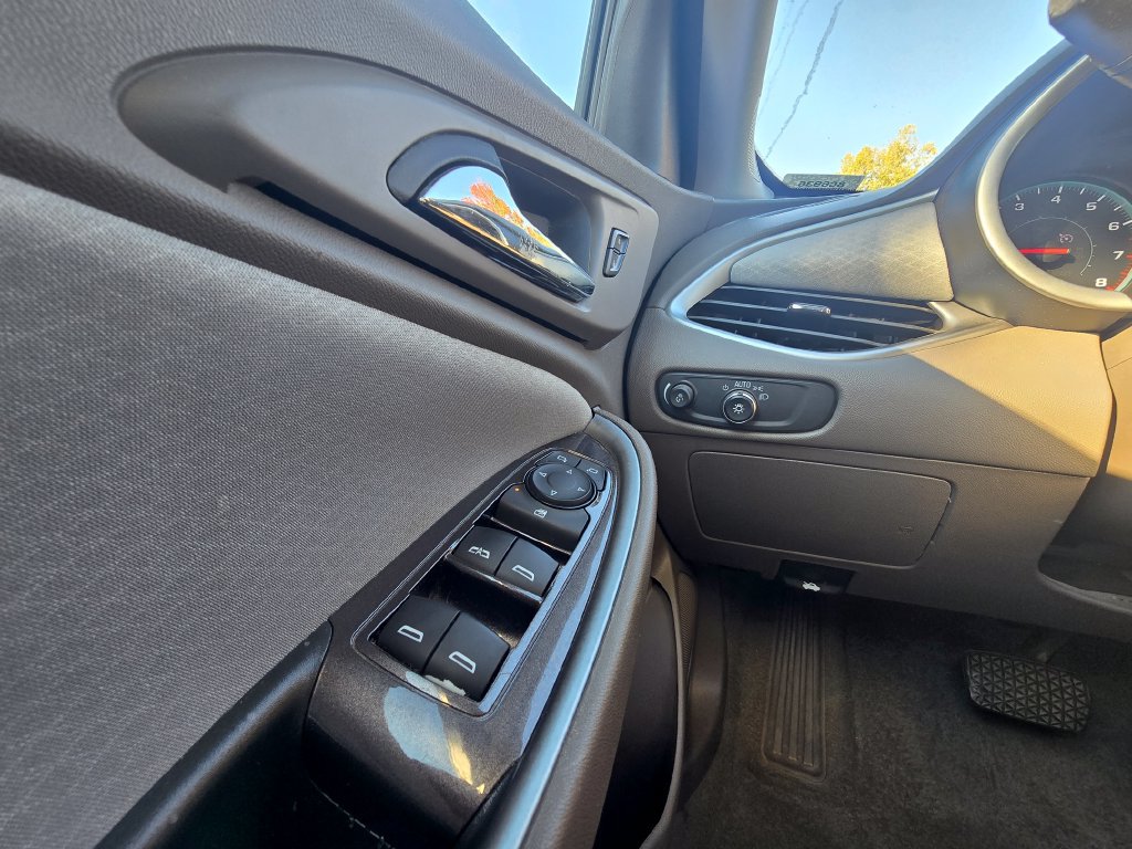 Used 2025 Chevrolet Malibu LT FWD image 18