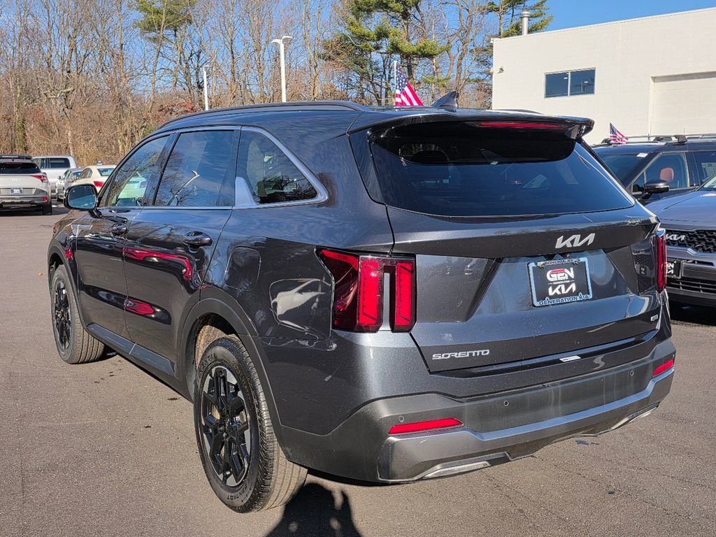 Used 2024 Kia Sorento S image 5