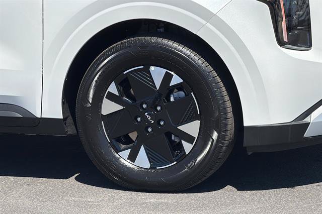 New 2026 Kia Carnival LXS FWD image 34