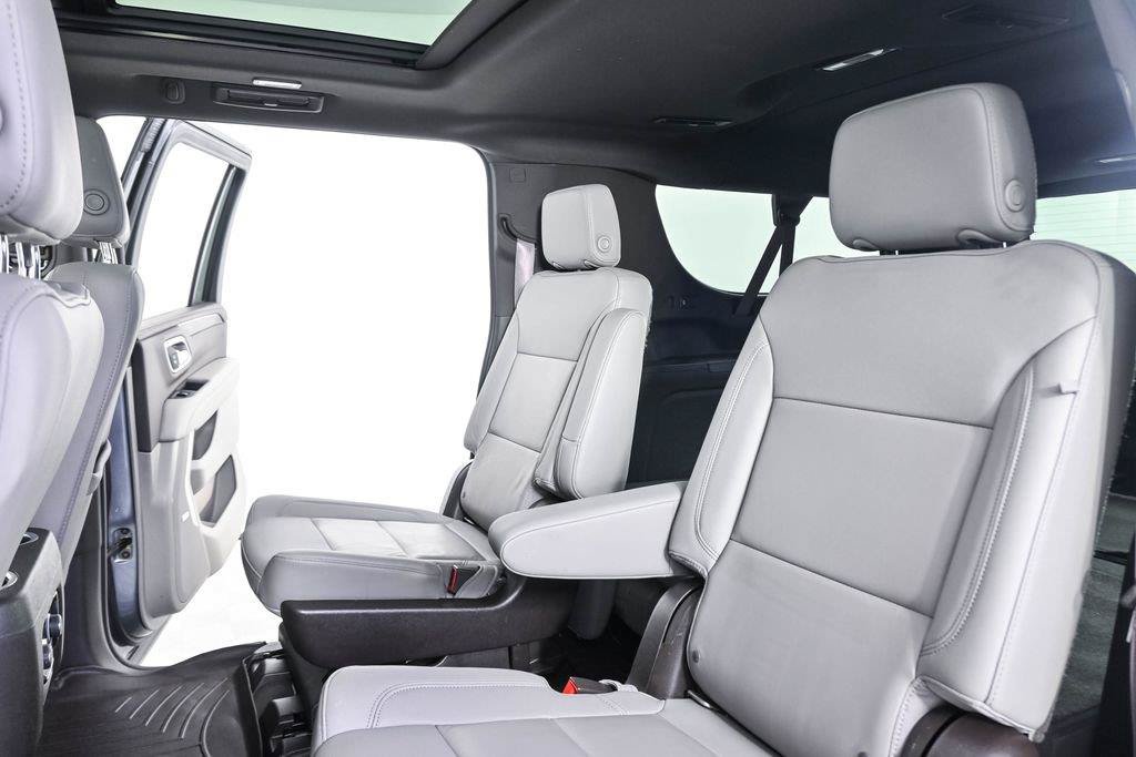 Used 2022 Chevrolet Suburban LT w/ LT Signature Plus Package RWD image 24