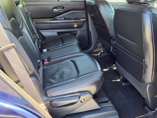 Used 2022 Nissan Pathfinder SL FWD image 17