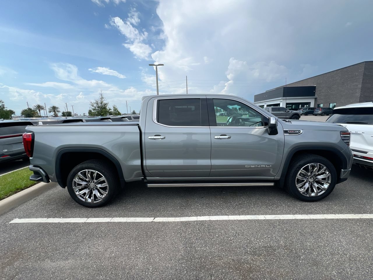 Used 2023 GMC Sierra 1500 Denali w/ Denali Reserve Package AWD/4WD image 3
