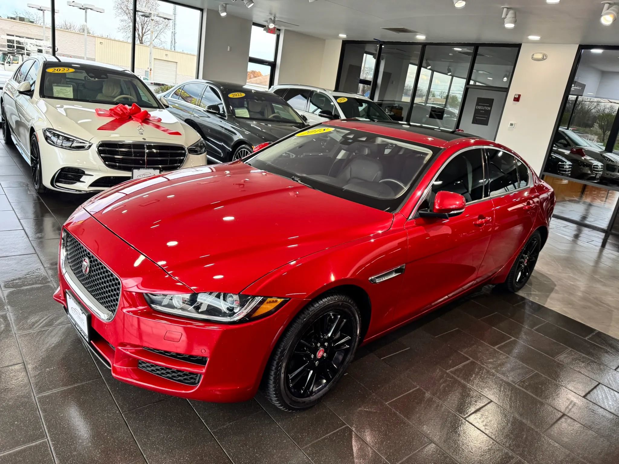 Used 2018 Jaguar XE Premium AWD/4WD image 2