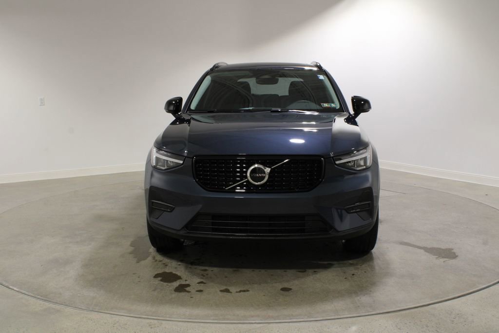 Used 2026 Volvo XC40 B5 Core w/ Climate Package image 8