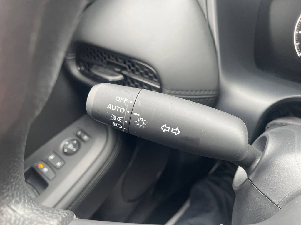 Used 2025 Honda HR-V LX image 18