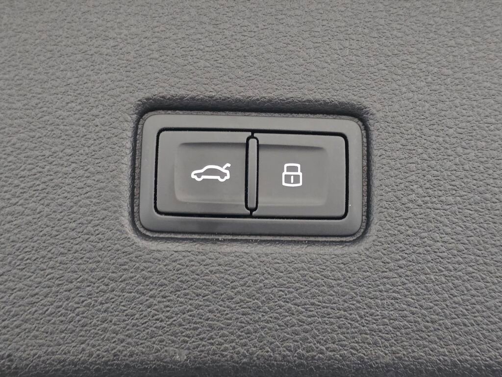 Used 2025 Audi SQ5 Premium Plus w/ Premium Plus Package image 24