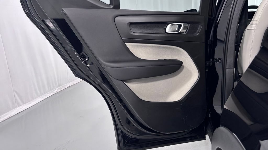 Certified 2023 Volvo XC40 B5 Ultimate w/ Protection Package Premier AWD/4WD image 23