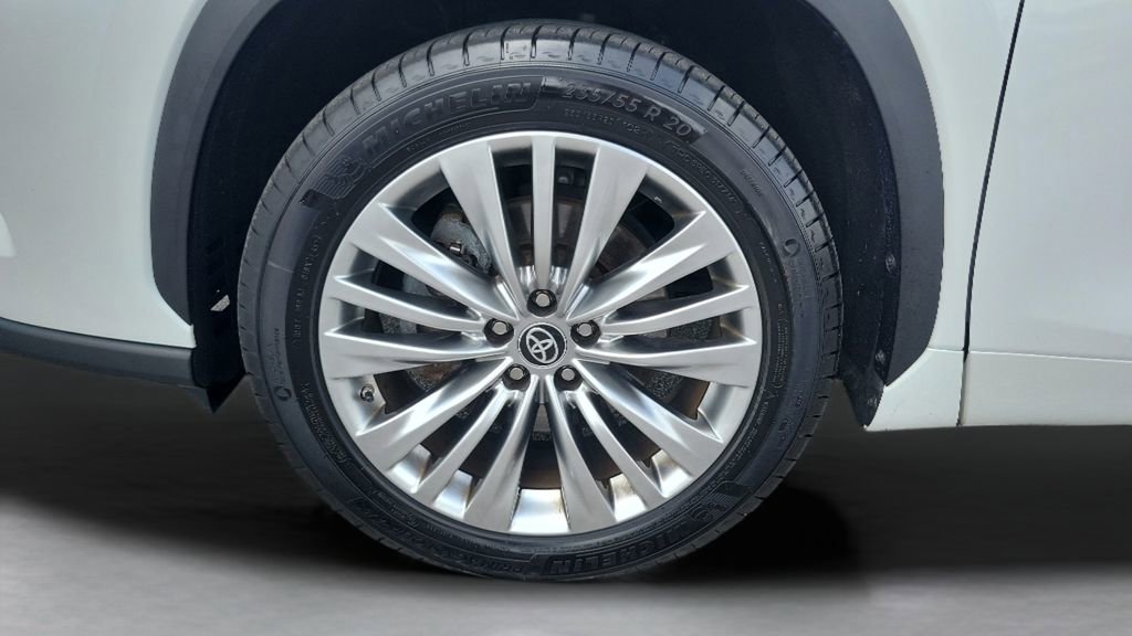 Used 2023 Toyota Highlander Platinum FWD image 25
