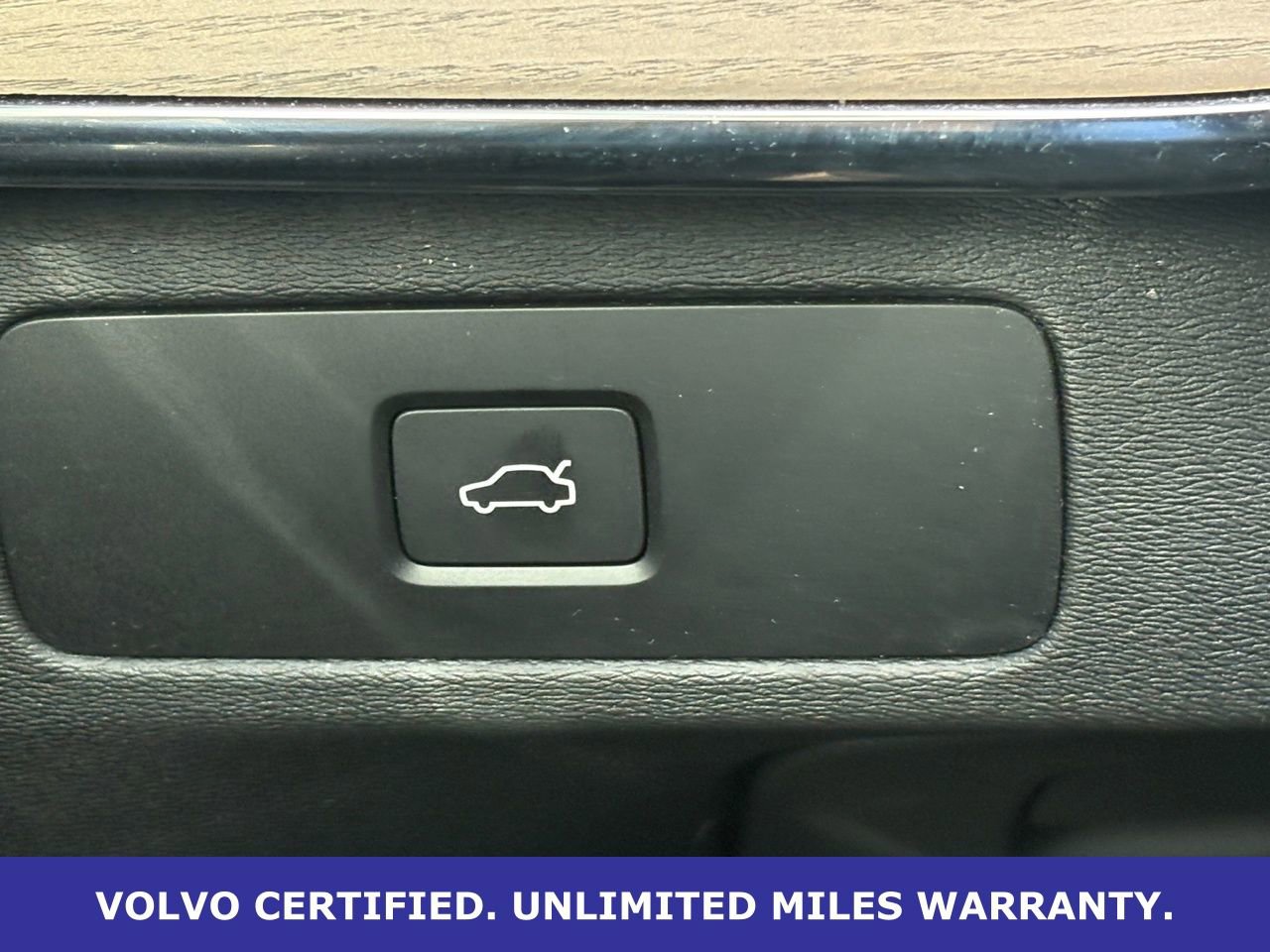 Certified 2025 Volvo XC90 B6 Plus image 20