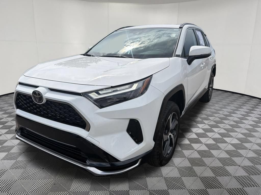 Used 2025 Toyota RAV4 SE AWD/4WD image 3
