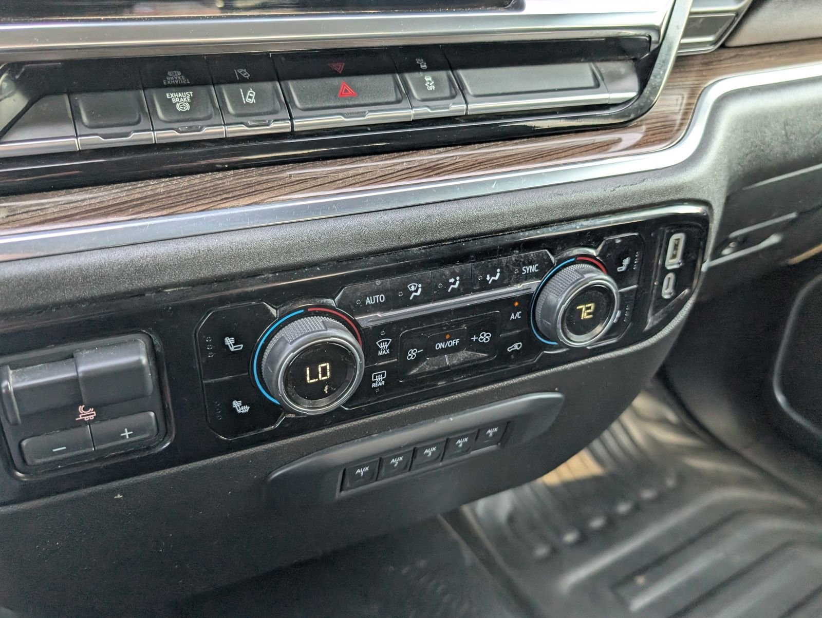 Used 2024 Chevrolet Silverado 2500 LT w/ Convenience Package image 16
