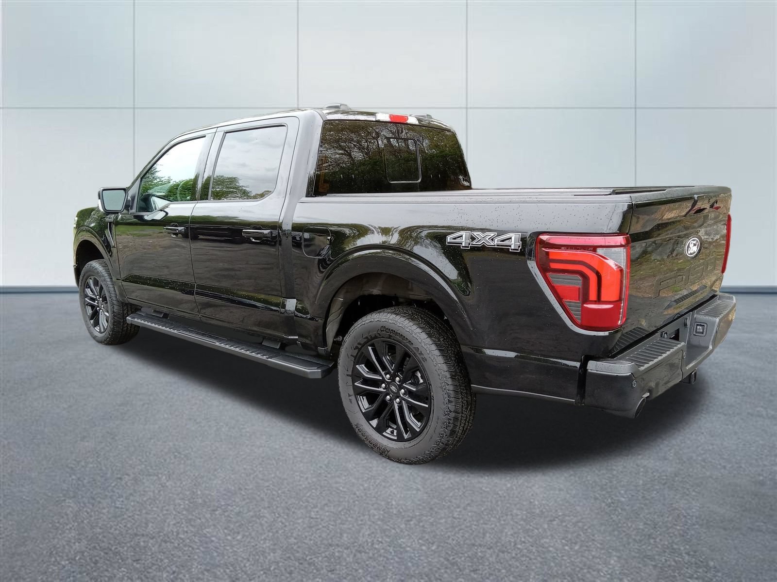 Used 2025 Ford F150 Lariat w/ Equipment Group 502A High AWD/4WD image 3