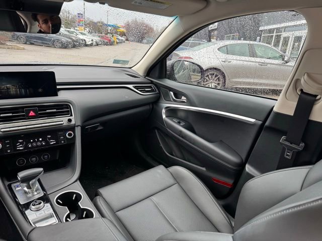 Used 2025 Genesis G70 2.5T image 35