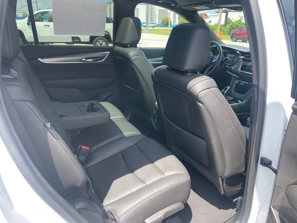 Certified 2025 Cadillac XT6 Luxury FWD image 15