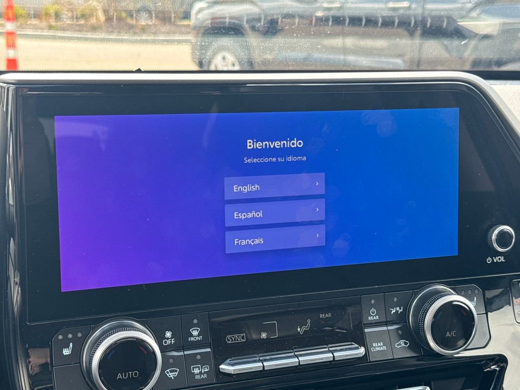 Used 2026 Toyota Highlander XLE image 24