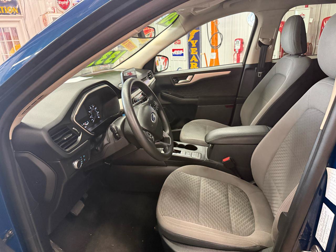 Used 2020 Ford Escape SE FWD image 11