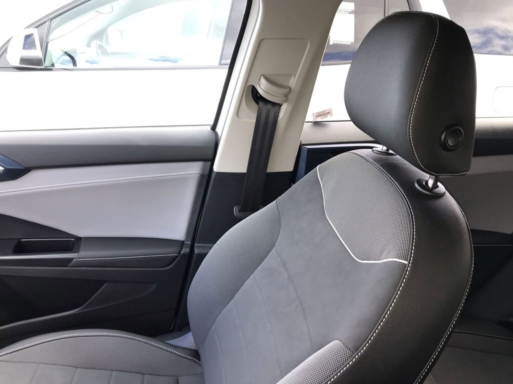 Used 2024 Volkswagen Taos SE image 23